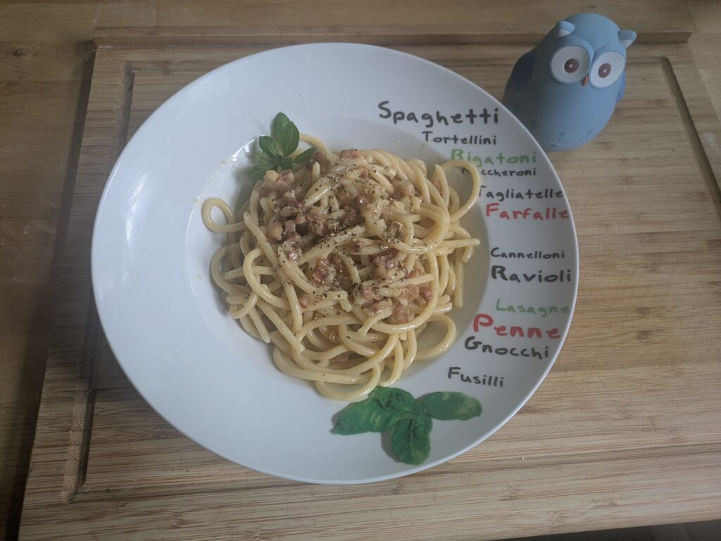 Carbonara e una Coca Cola
