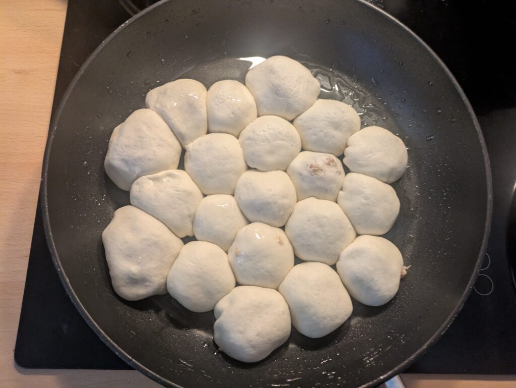 Pan fried pork bao – sheng jian bao